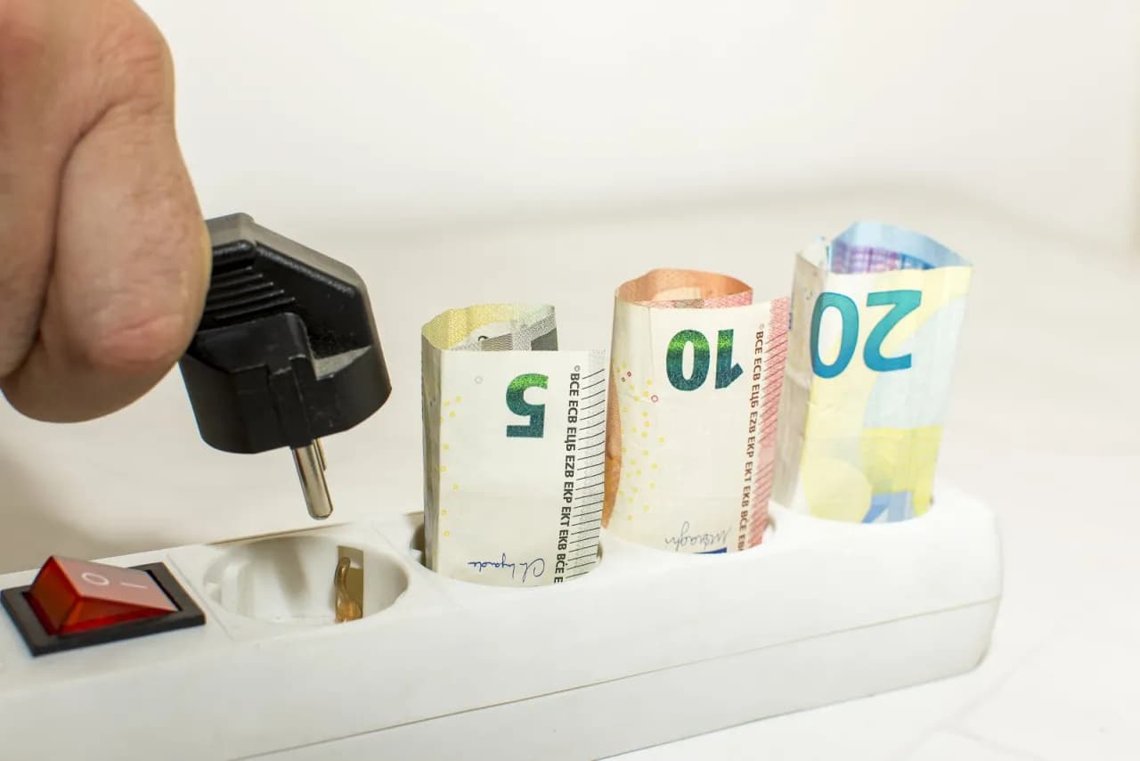 Uwaga! Automatyczne przedłużenie umowy telefonicznej może cię zaskoczyć Uwaga! Automatyczne przedłużenie umowy telefonicznej może cię zaskoczyć